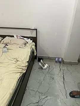 Hotswetie online show from 03.17.25