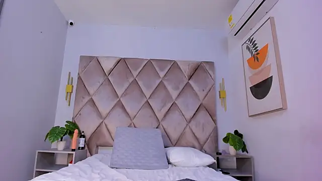 lucianasmith  online show from 03.14.25