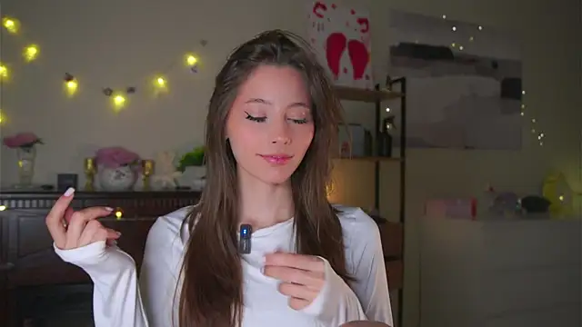 Snapshot of EditaBails chatting on 04.02.26 EditaBails online show from 04.02.26