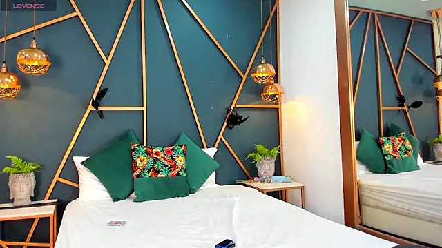 Lia Valmont online show from 03.07.26