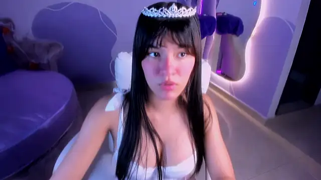 auroracute02 online show from 10.21.25