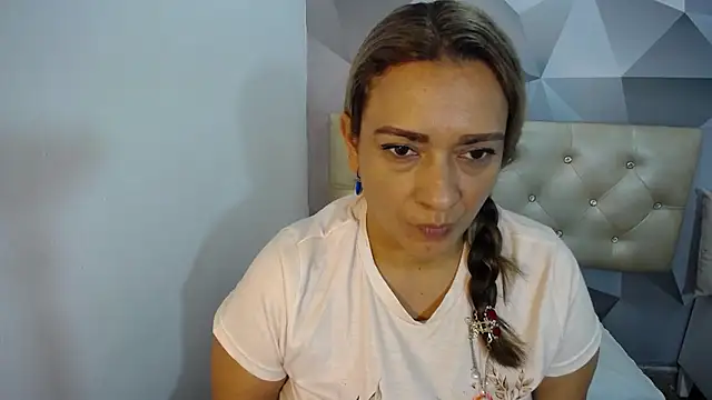 Milf-Prettyboobs online show from 12.15.25