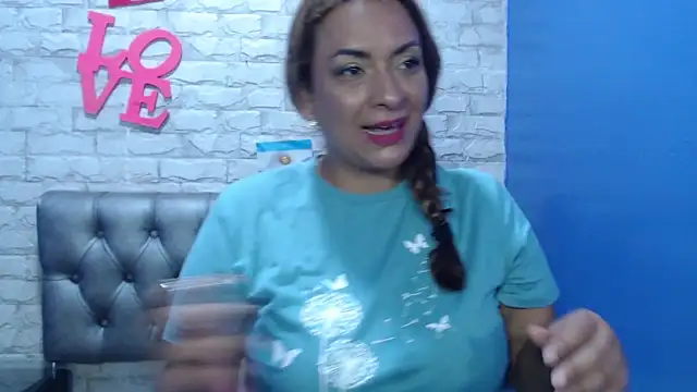 Snapshot of Milf-Prettyboobs chatting on 07.11.26 Milf-Prettyboobs online show from 07.11.26