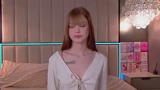 Snapshot of BellaSecrett chatting on 03.13.25 BellaSecrett online show from 03.13.25