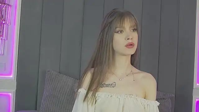 Snapshot of BellaSecrett chatting on 03.16.25 BellaSecrett online show from 03.16.25