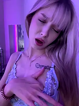 Snapshot of BellaSecrett chatting on 09.18.25 BellaSecrett online show from 09.18.25