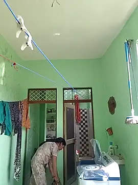 Hotty-Nidhi online show from 10.17.25