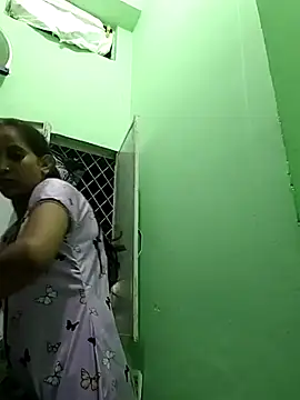 Hotty-Nidhi online show from 10.19.25