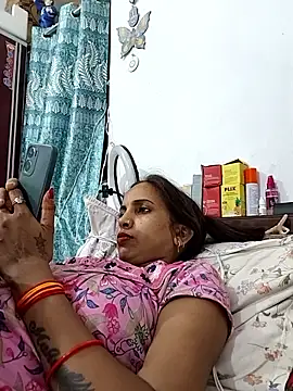 Hotty-Nidhi online show from 06.04.26