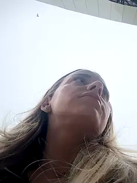 Snapshot of AlexisWhit chatting on 10.26.25 AlexisWhit online show from 10.26.25