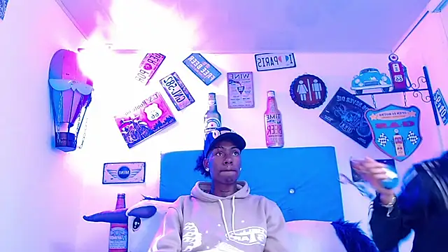 Snapshot of lili_roussi chatting on 10.10.25 lili roussi online show from 10.10.25