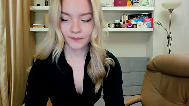 Kara Smith  online show from 12.08.24