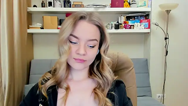 Kara Smith  online show from 02.07.25