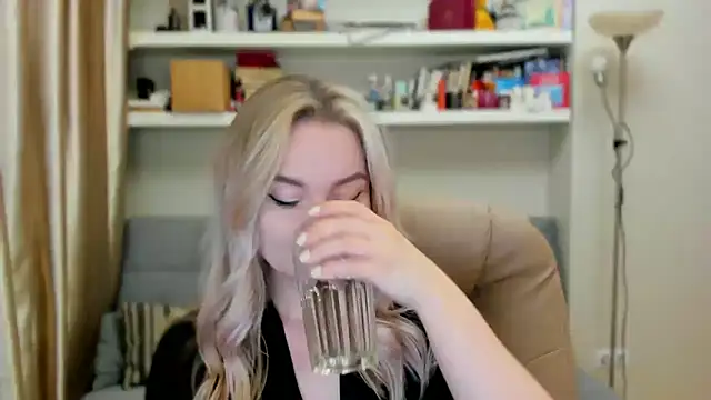 Kara Smith  online show from 09.12.25