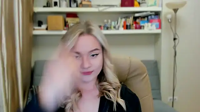 Kara Smith  online show from 10.02.25