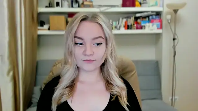 Kara Smith  online show from 10.08.25