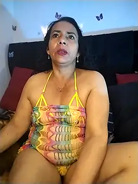 Snapshot of AlexaNovoa_ chatting on 11.21.25 AlexaNovoa online show from 11.21.25