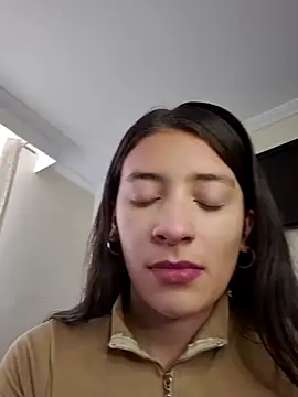 Snapshot of HOLY_DOLL chatting on 10.07.25 HOLY DOLL online show from 10.07.25