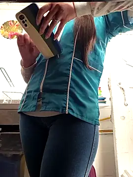 Snapshot of HOLY_DOLL chatting on 11.06.25 HOLY DOLL online show from 11.06.25