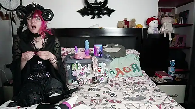 Snapshot of Devil_And_Princess chatting on 02.08.26 Devil And Princess online show from 02.08.26