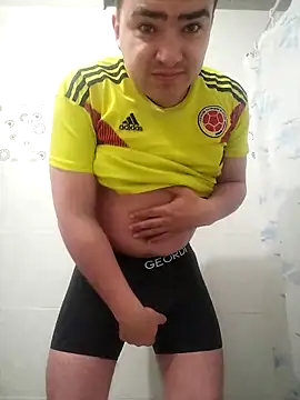 Snapshot of Andy-rtg chatting on 10.08.25 Andy-rtg online show from 10.08.25