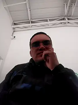 Snapshot of Andy-rtg chatting on 11.01.25 Andy-rtg online show from 11.01.25