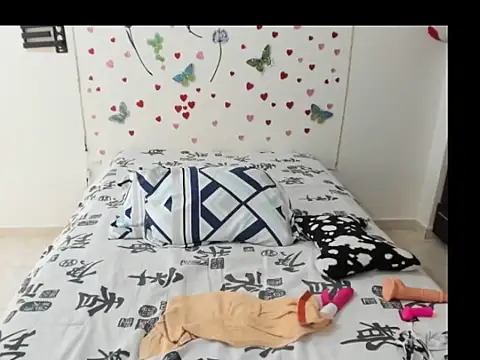 Snapshot of Olgahunder chatting on 03.16.25 Olgahunder online show from 03.16.25