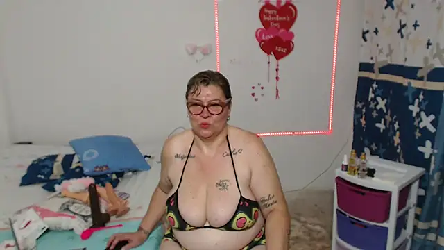 Snapshot of Olgahunder chatting on 03.17.26 Olgahunder online show from 03.17.26