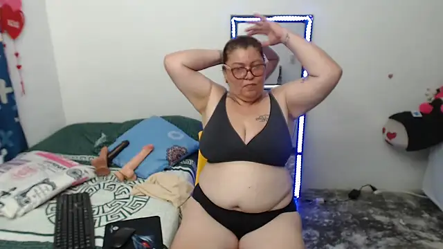 Snapshot of Olgahunder chatting on 05.03.26 Olgahunder online show from 05.03.26