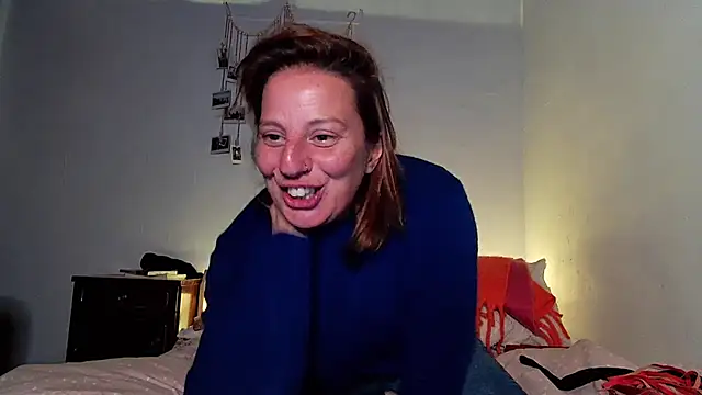 Snapshot of vitoriavaz chatting on 11.22.25 vitoriavaz online show from 11.22.25