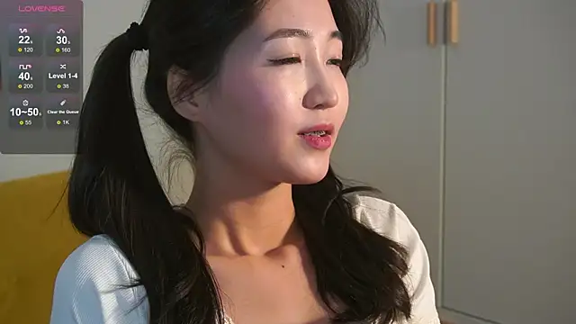 Snapshot of SeulBi chatting on 03.13.25 SeulBi online show from 03.13.25