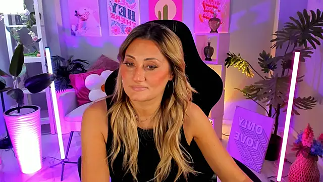 SarahAlluring online show from 10.20.25