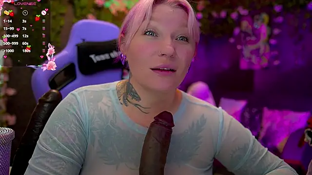 Snapshot of BlackedBarbie chatting on 09.18.25 BlackedBarbie online show from 09.18.25