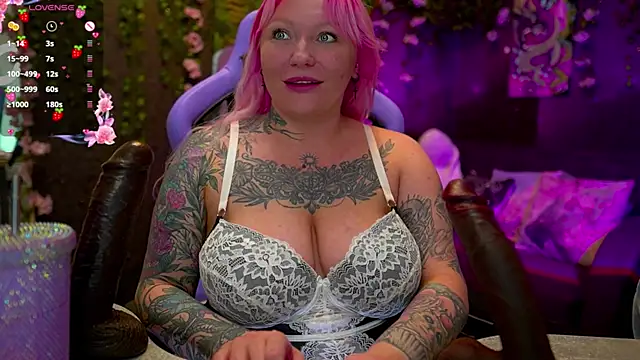 Snapshot of BlackedBarbie chatting on 09.21.25 BlackedBarbie online show from 09.21.25