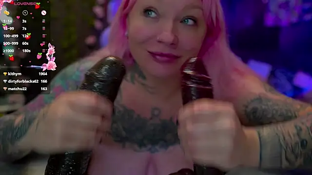 Snapshot of BlackedBarbie chatting on 09.27.25 BlackedBarbie online show from 09.27.25