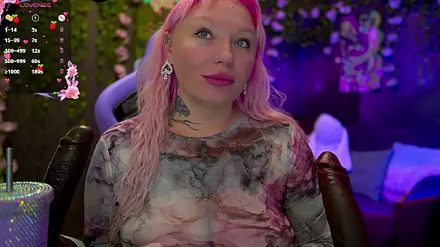 Snapshot of BlackedBarbie chatting on 10.03.25 BlackedBarbie online show from 10.03.25