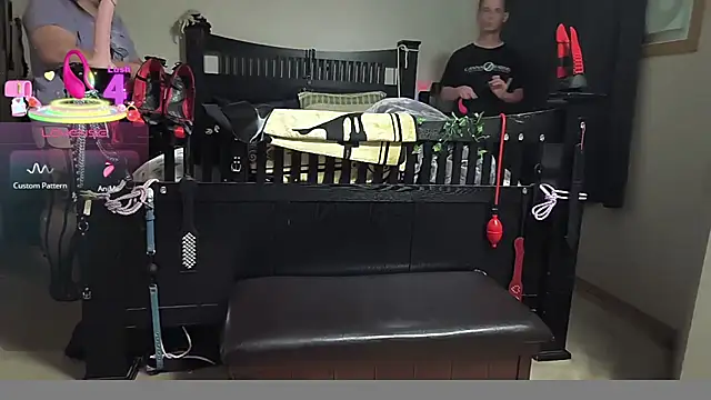 Snapshot of KinkyBratandDaddy chatting on 10.07.25 KinkyBratandDaddy online show from 10.07.25