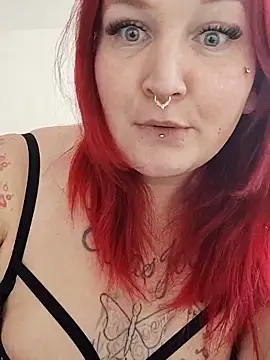 Snapshot of TiffiChantiT2 chatting on 03.10.25 TiffiChantiT2 online show from 03.10.25