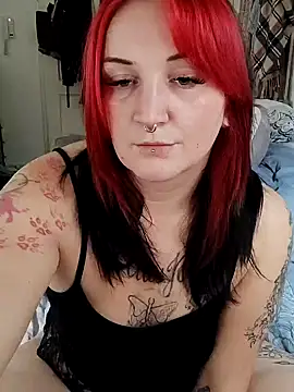 Snapshot of TiffiChantiT2 chatting on 10.09.25 TiffiChantiT2 online show from 10.09.25