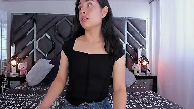 Snapshot of iberiavega chatting on 10.18.25 iberiavega online show from 10.18.25