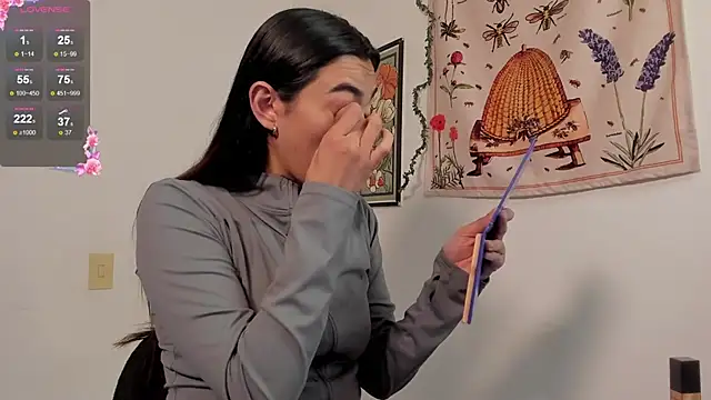 Snapshot of Gabee7_ chatting on 10.27.25 Gabee7 online show from 10.27.25