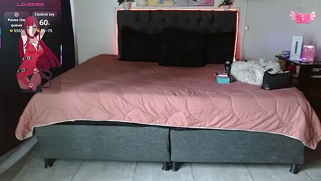 Snapshot of mia_velvet1 chatting on 11.17.25 mia velvet1 online show from 11.17.25