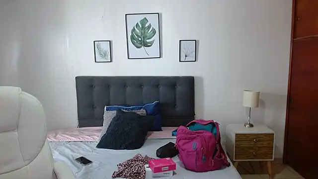 Snapshot of mia_velvet1 chatting on 11.20.25 mia velvet1 online show from 11.20.25