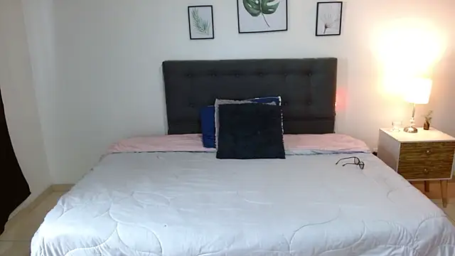 Snapshot of mia_velvet1 chatting on 11.26.25 mia velvet1 online show from 11.26.25