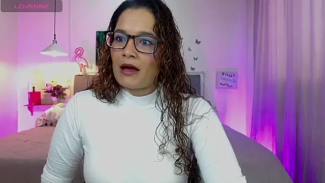 Snapshot of Rose_Thompson1 chatting on 04.15.26 Rose Thompson1 online show from 04.15.26