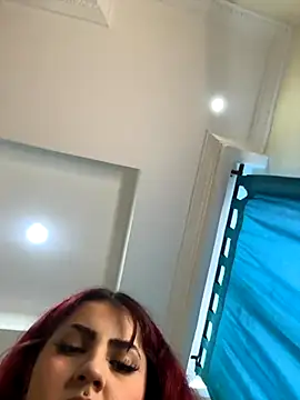 Snapshot of Ivelleee_ chatting on 09.16.25 Ivelleee online show from 09.16.25