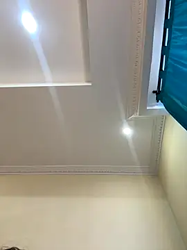 Snapshot of Ivelleee_ chatting on 09.17.25 Ivelleee online show from 09.17.25