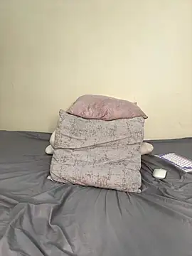 Ivelleee  online show from 12.20.25