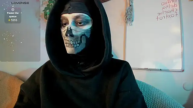 Snapshot of cos_operator chatting on 10.30.25 cos operator online show from 10.30.25