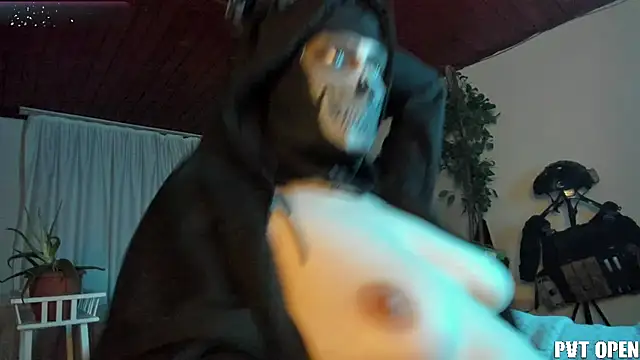 Snapshot of cos_operator chatting on 03.01.26 cos operator online show from 03.01.26